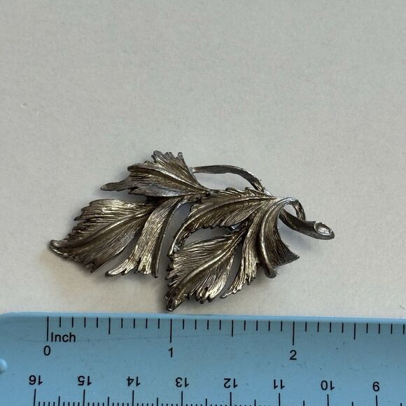 Vintage Silvertone Leaf Brooch Pin – 2.25” - Picture 3 of 5
